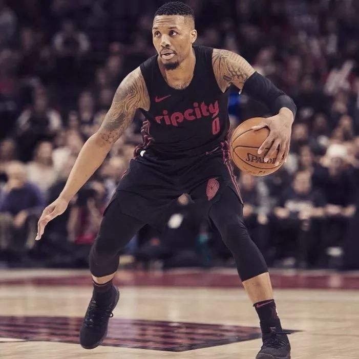 他以敏捷的 他以敏捷的